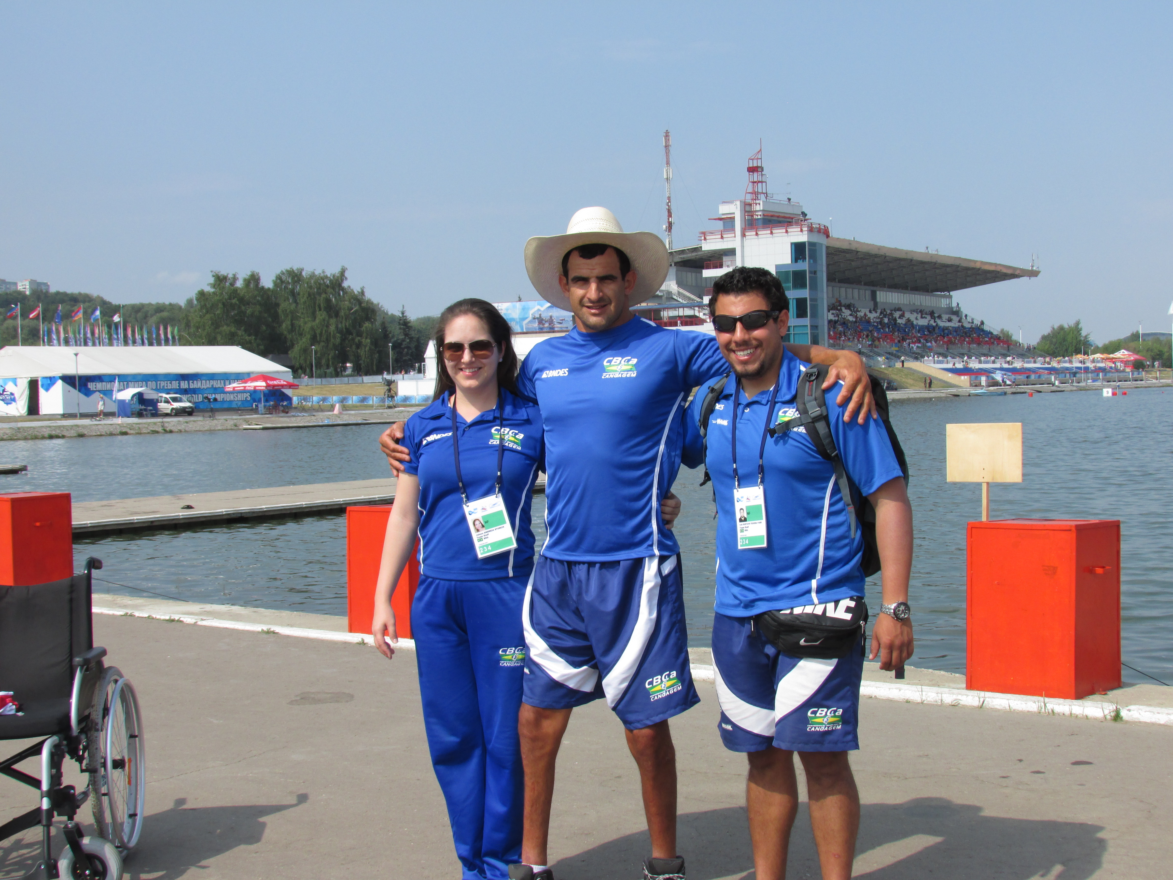 (arquivo particular): Jalusa Andréia Storch (fisioterapeuta), Fernando Rufino de Paulo (atleta) e Luiz Gustavo dos Santos (preparador físico).